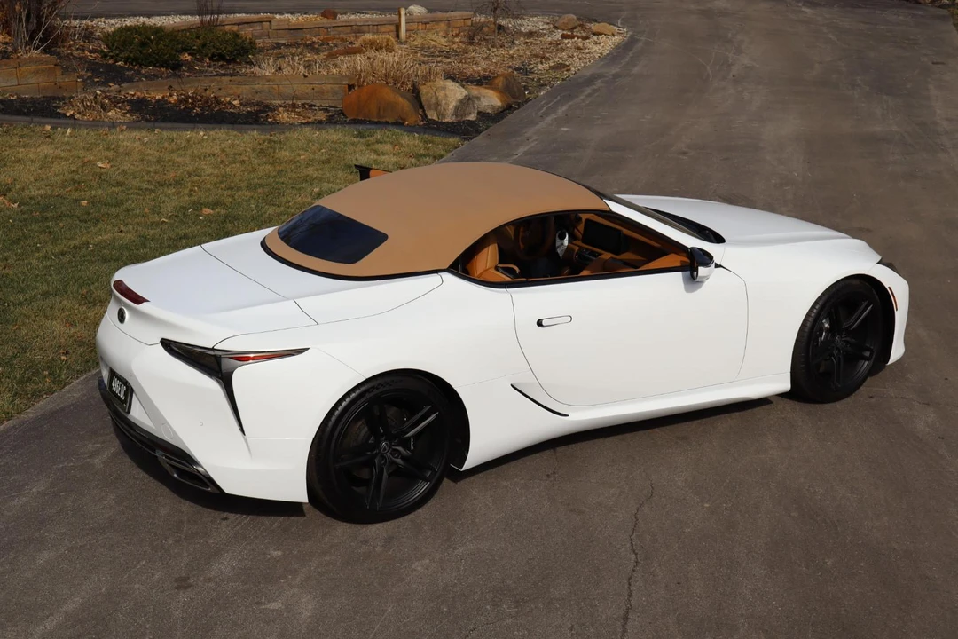 2026 Lexus LC - Image 24 of 31