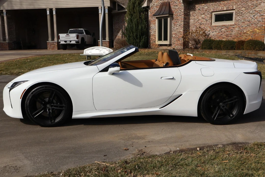 2026 Lexus LC - Image 17 of 31