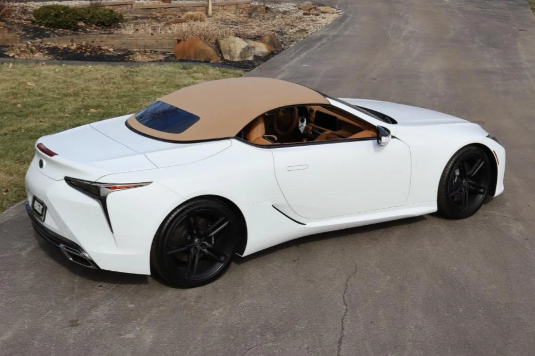 2026 Lexus LC - Image 28 of 31