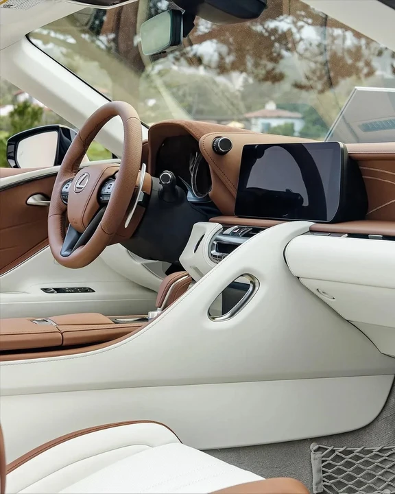 2026 Lexus LC - Image 18 of 23