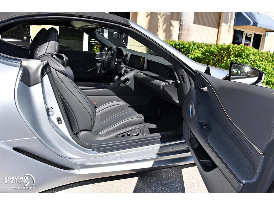 2026 Lexus LC - Image 16 of 31