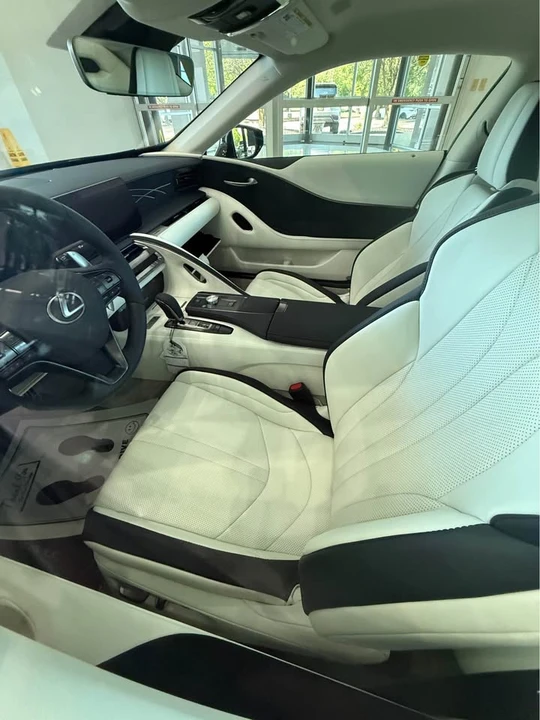 2026 Lexus LS 5th Gen - Image 5 of 7