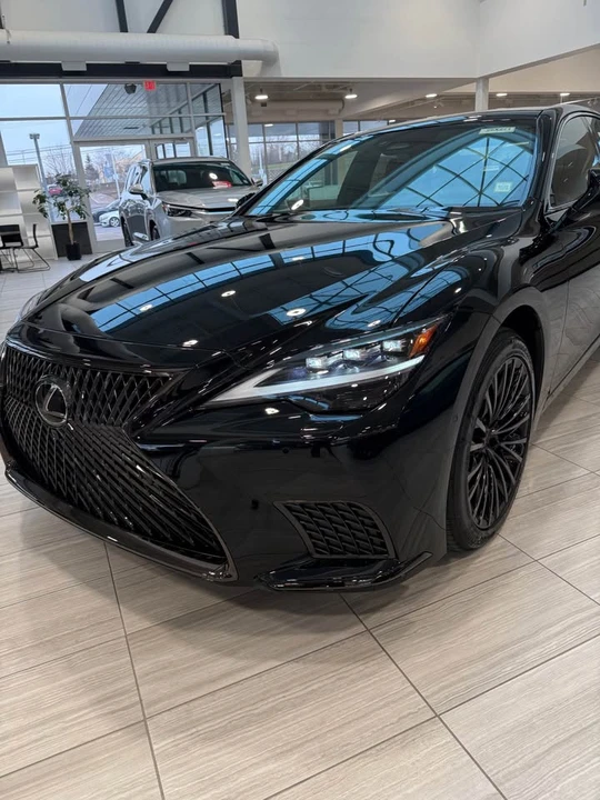 2026 Lexus LS 5th Gen - Image 7 of 10