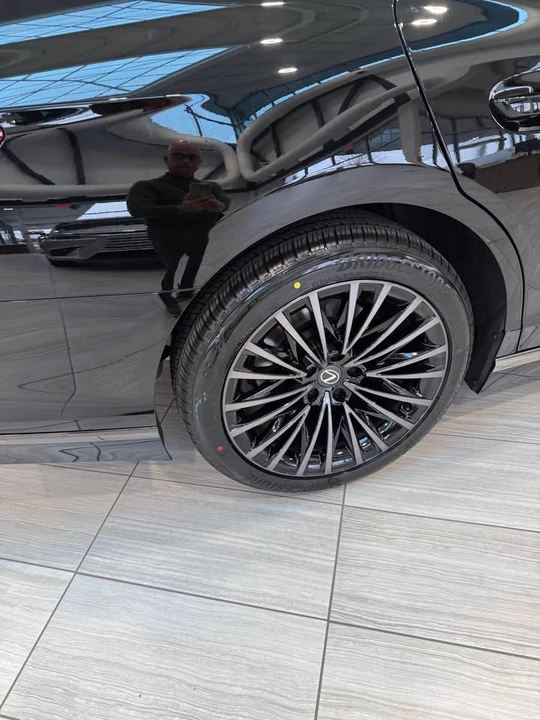 2026 Lexus LS 5th Gen - Image 6 of 10