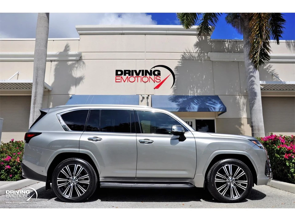 2026 Lexus LX 4th Gen - Image 11 of 31