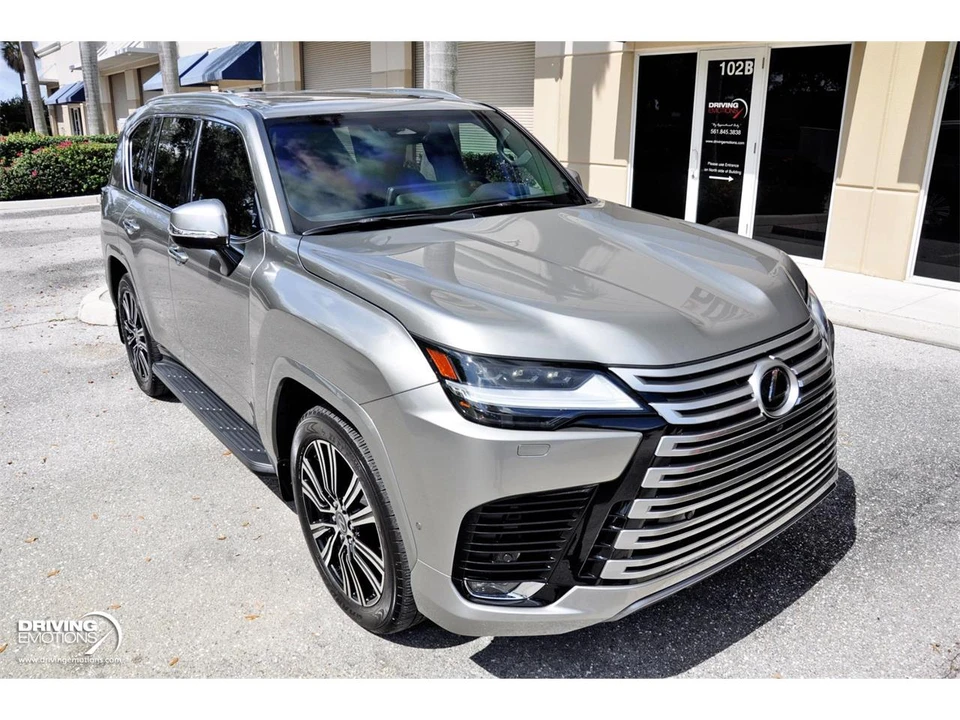 2026 Lexus LX 4th Gen - Image 17 of 31