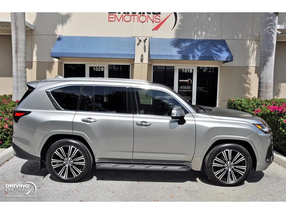 2026 Lexus LX 4th Gen - Image 12 of 31