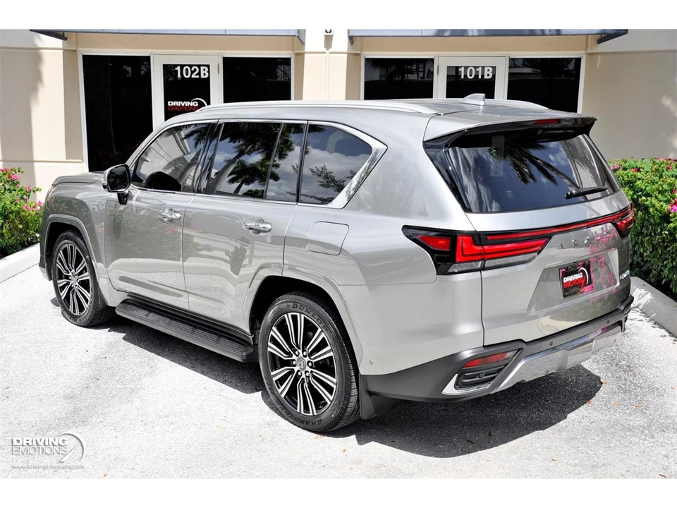 2026 Lexus LX 4th Gen - Image 27 of 31