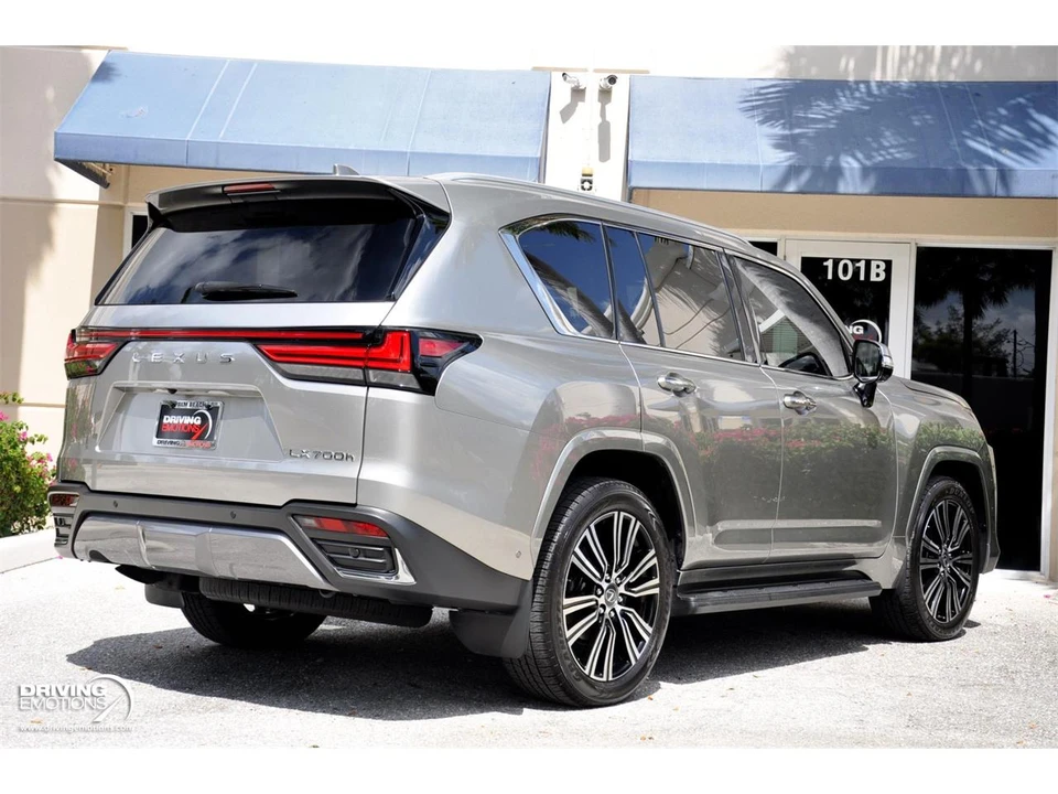 2026 Lexus LX 4th Gen - Image 19 of 31