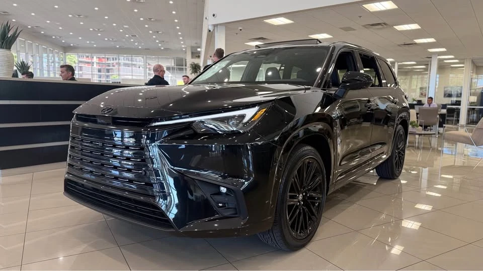 2026 Lexus - Image 2 of 6
