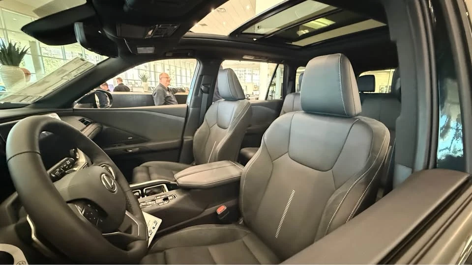 2026 Lexus - Image 5 of 6