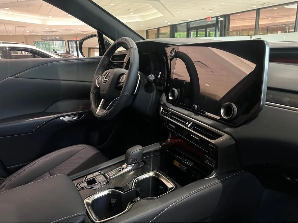 2026 Lexus RX 5th Gen - Image 8 of 12