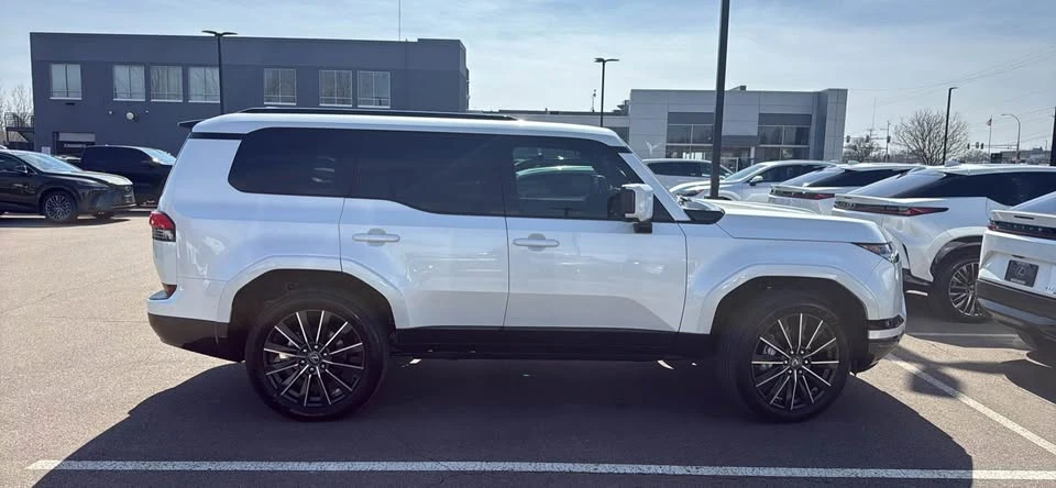 2026 Lexus GX 3rd Gen - Image 4 of 6