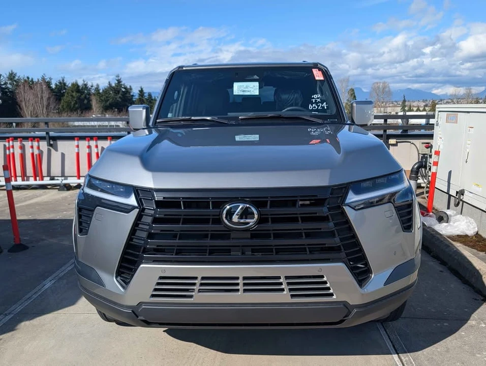 2026 Lexus GX 3rd Gen - Image 2 of 5