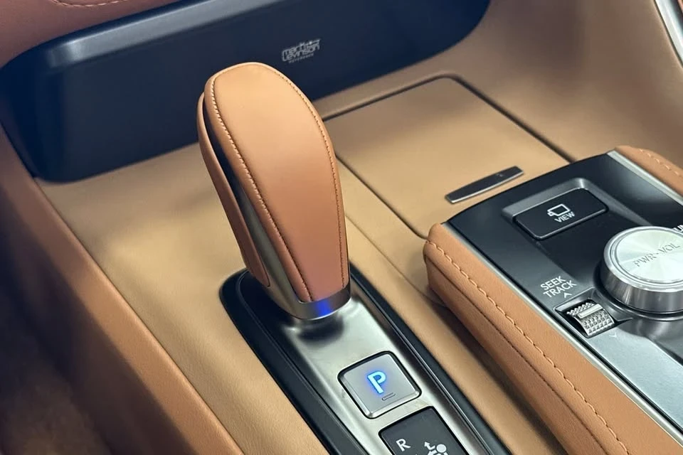 2026 Lexus LC - Image 12 of 18
