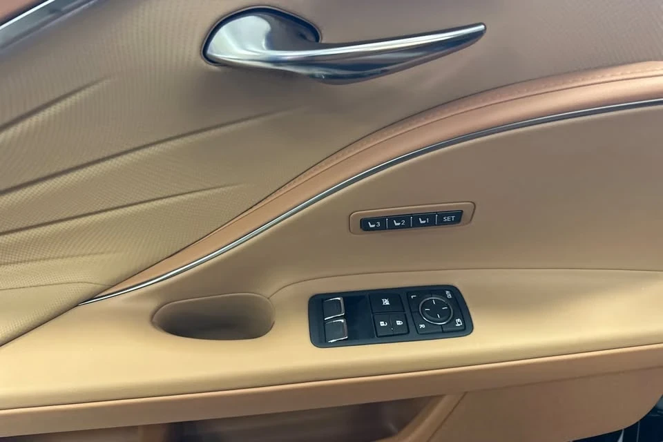 2026 Lexus LC - Image 7 of 18