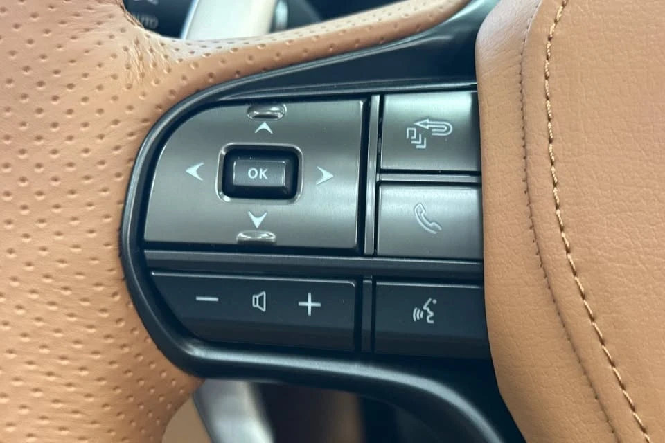 2026 Lexus LC - Image 17 of 18