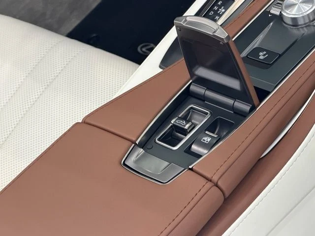 2026 Lexus LC - Image 14 of 19