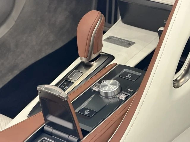 2026 Lexus LC - Image 15 of 19