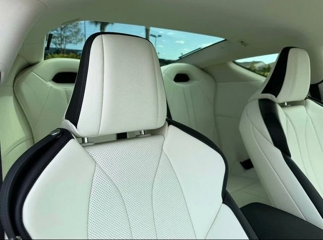 2026 Lexus LC - Image 15 of 20