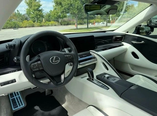 2026 Lexus LC - Image 13 of 20