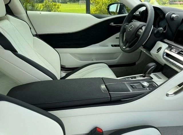 2026 Lexus LC - Image 19 of 20