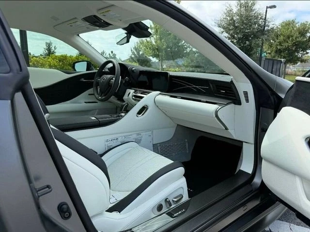 2026 Lexus LC - Image 17 of 20