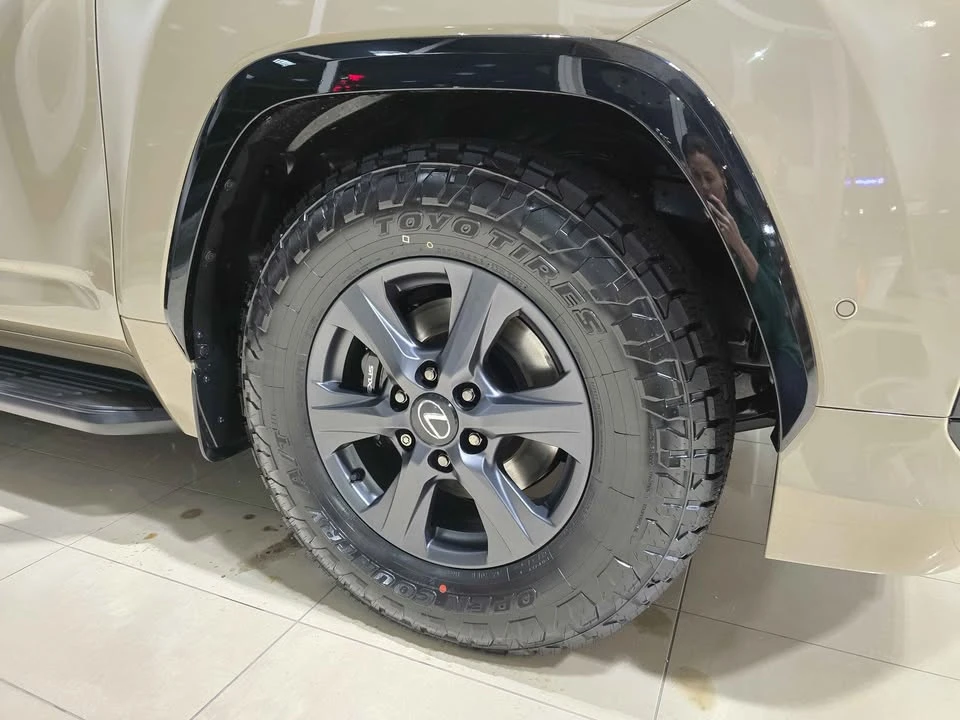 2026 Lexus LX 4th Gen - Image 10 of 20