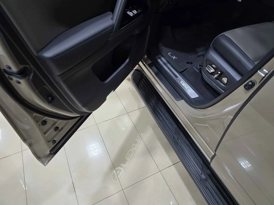 2026 Lexus LX 4th Gen - Image 11 of 20