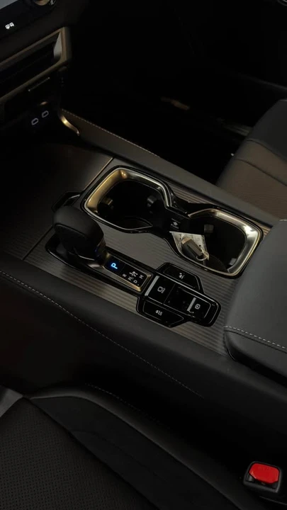 2026 Lexus RX 5th Gen - Image 16 of 18