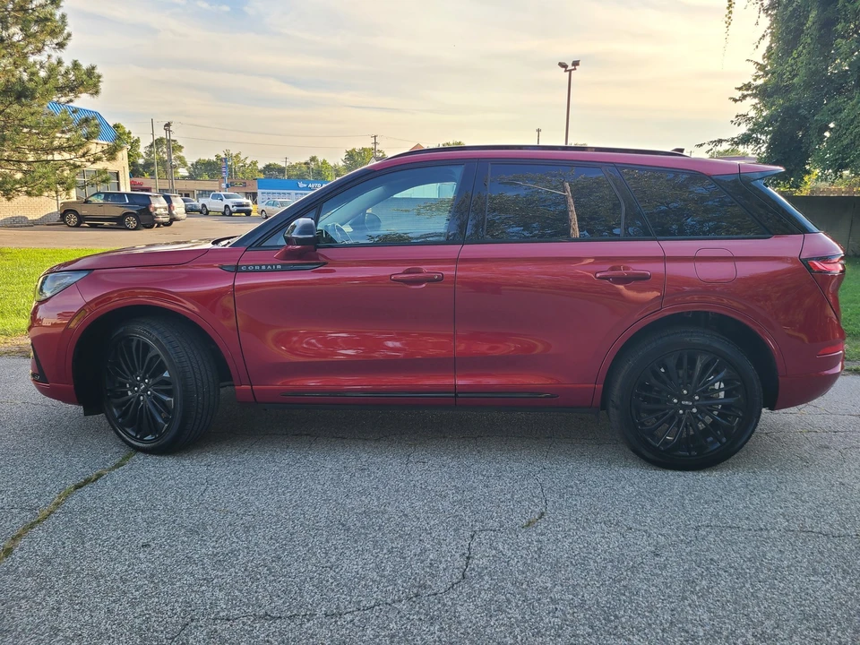 2026 Lincoln Corsair - Image 2 of 27