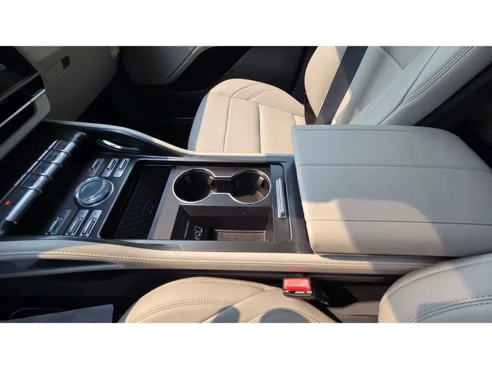2026 Lincoln Nautilus - Image 18 of 20