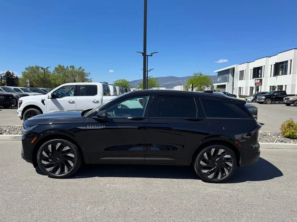 2026 Lincoln Nautilus - Image 2 of 15
