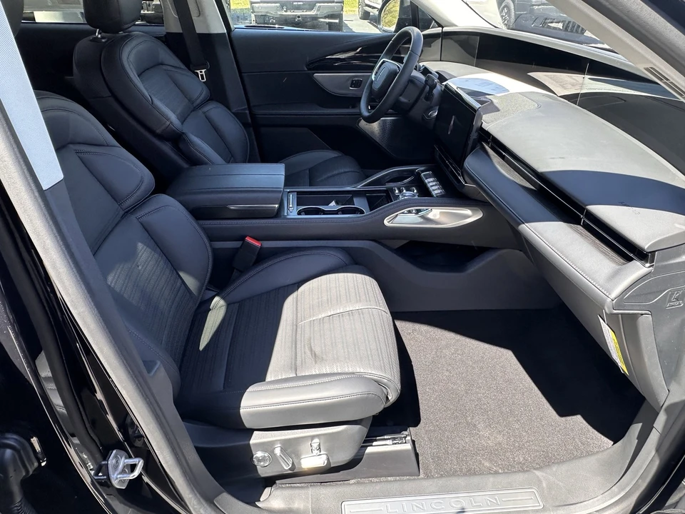 2026 Lincoln Nautilus - Image 20 of 31