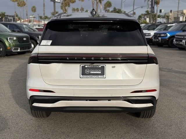 2026 Lincoln Nautilus - Image 11 of 12
