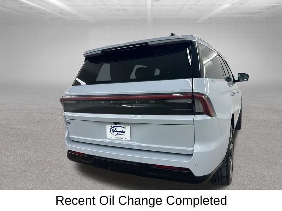 2026 Lincoln Navigator 4th Gen - Image 12 of 31