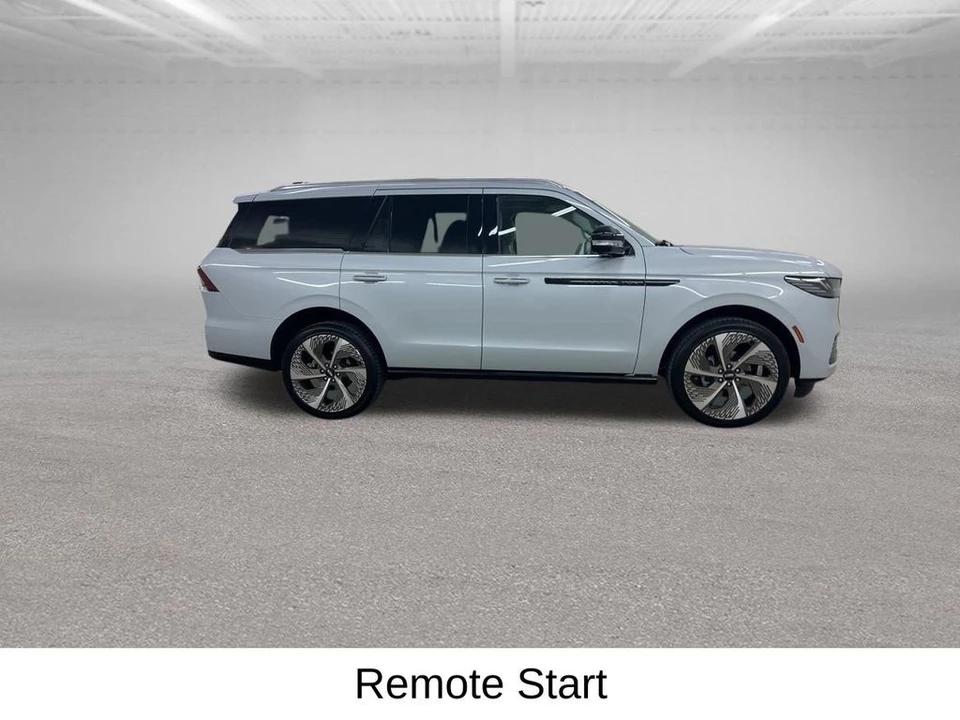 2026 Lincoln Navigator 4th Gen - Image 14 of 21