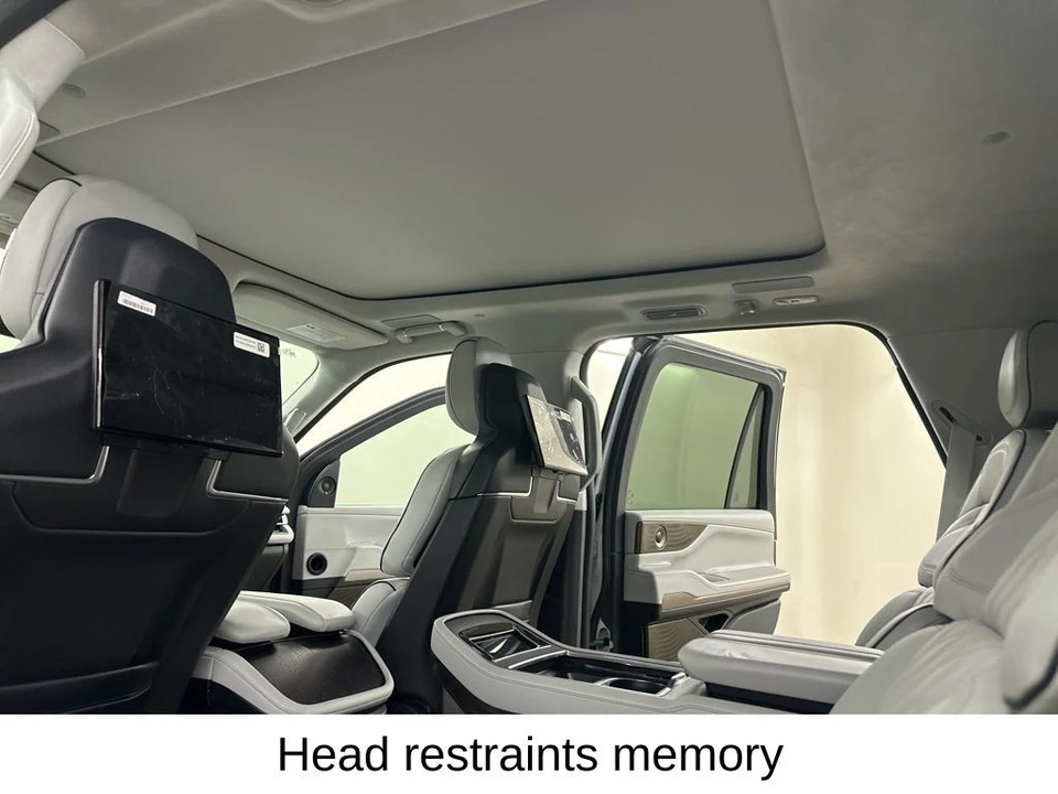 2026 Lincoln Navigator 4th Gen - Image 29 of 31