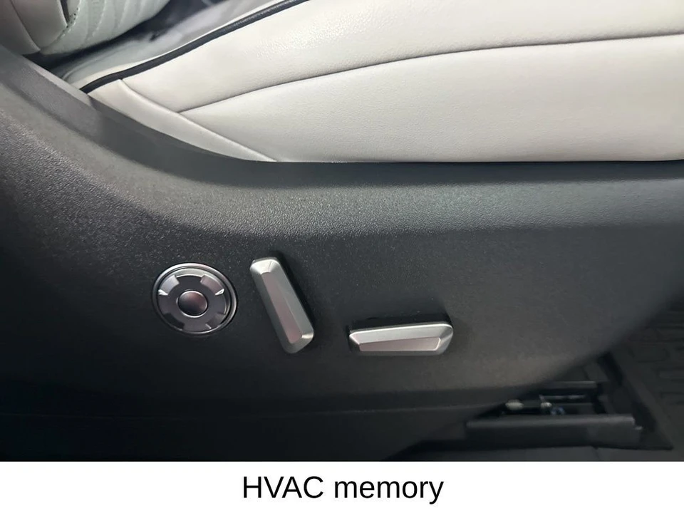 2026 Lincoln Navigator 4th Gen - Image 24 of 31