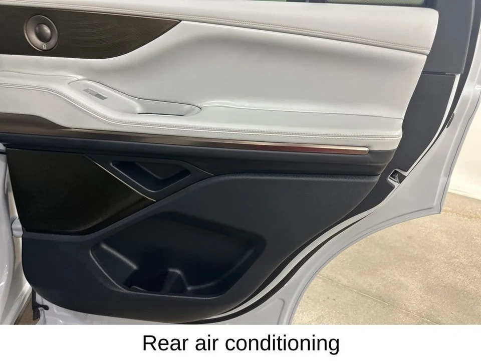 2026 Lincoln Navigator 4th Gen - Image 23 of 31