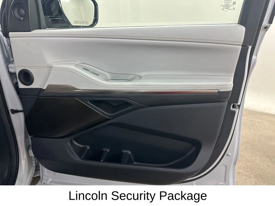 2026 Lincoln Navigator 4th Gen - Image 19 of 31