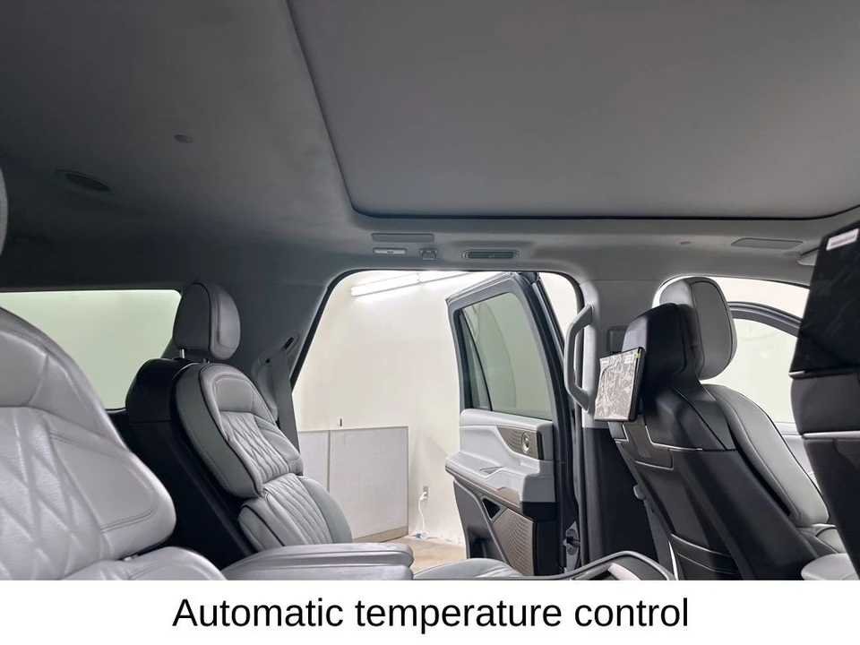2026 Lincoln Navigator 4th Gen - Image 26 of 31