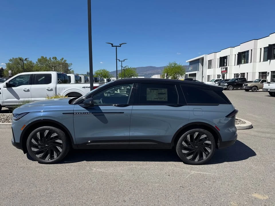 2026 Lincoln Nautilus - Image 2 of 17