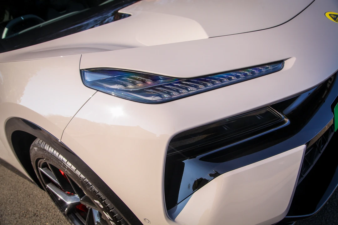2026 Lotus Eletre - Image 26 of 31