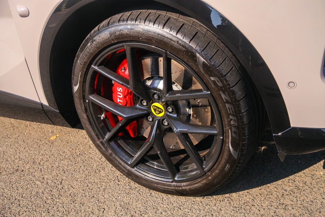 2026 Lotus Eletre - Image 28 of 31