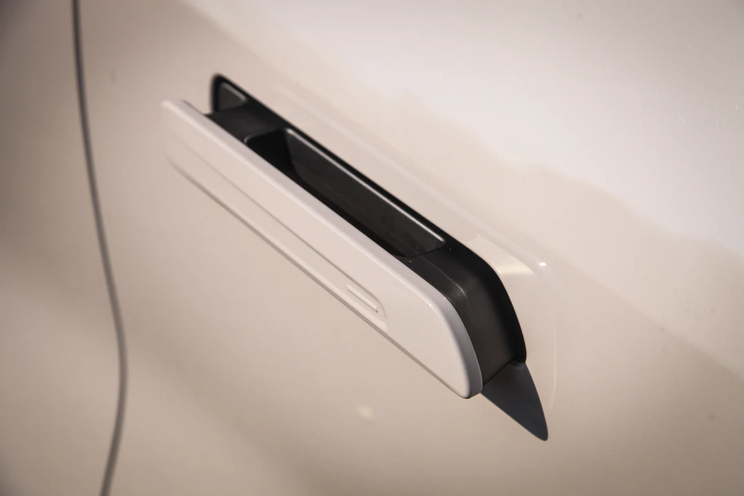 2026 Lotus Eletre - Image 12 of 31