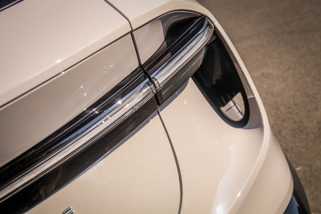 2026 Lotus Eletre - Image 14 of 31