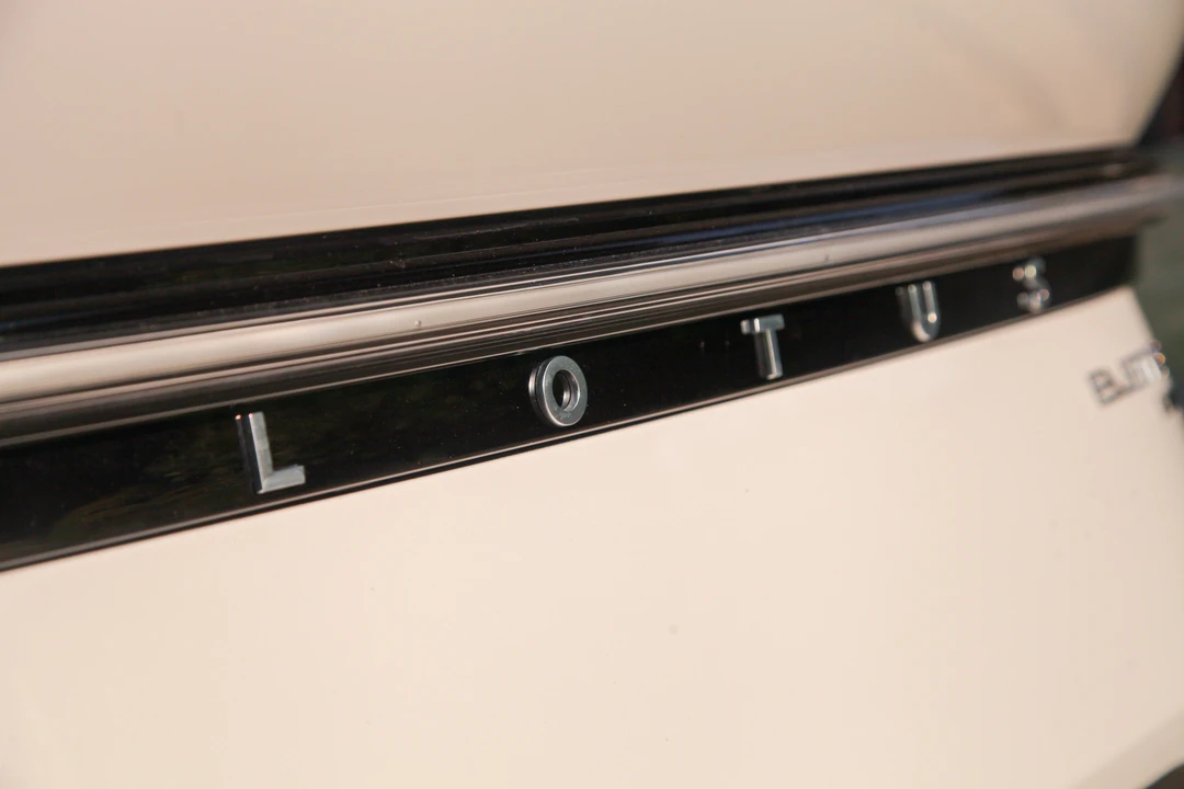 2026 Lotus Eletre - Image 23 of 31