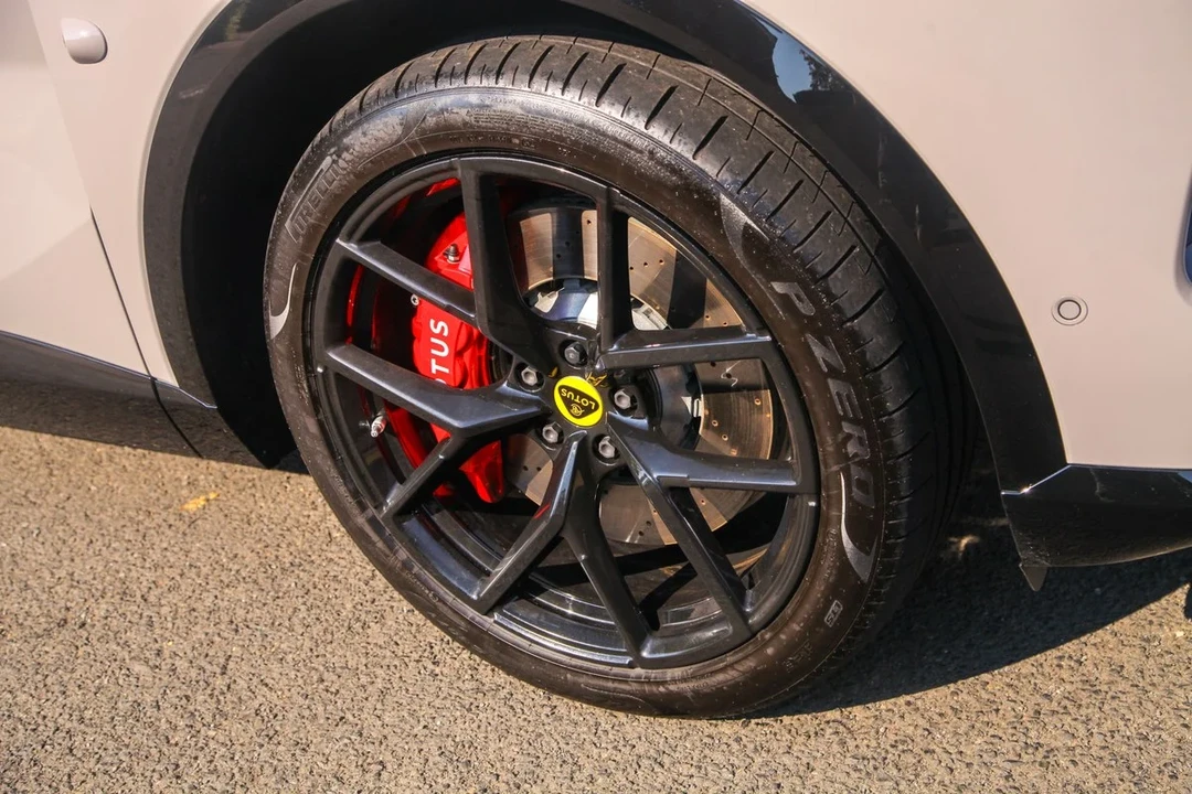 2026 Lotus Eletre - Image 15 of 31