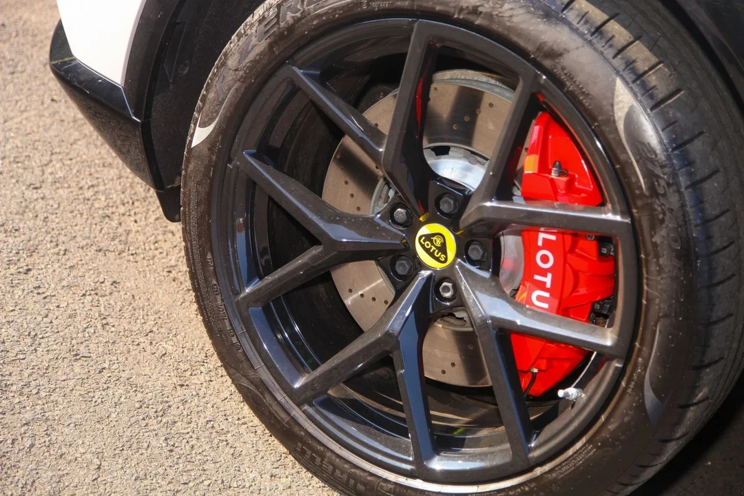 2026 Lotus Eletre - Image 18 of 31